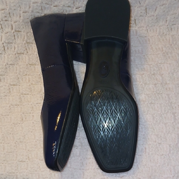 Sofft Navy Blue Women's Flats - Picture 3 of 4